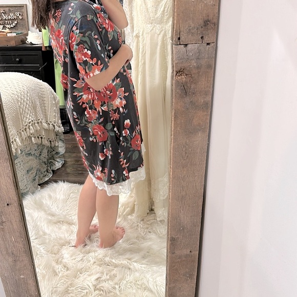 Floral Black Dress with Lace Hem size XXlarge - Picture 5 of 6